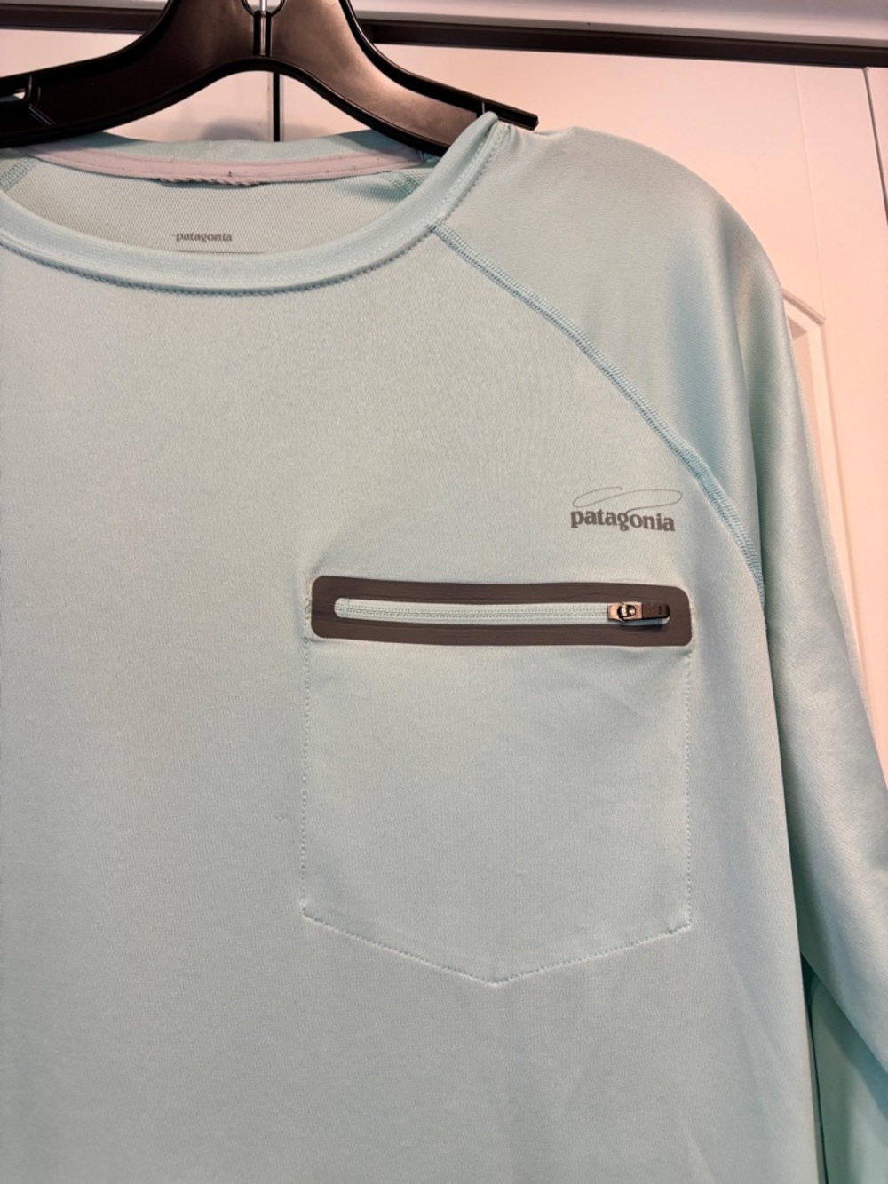 Patagonia Light Aqua Pullover Long-Sleeve Shirt with Zip Pocket - Picture 4 of 7